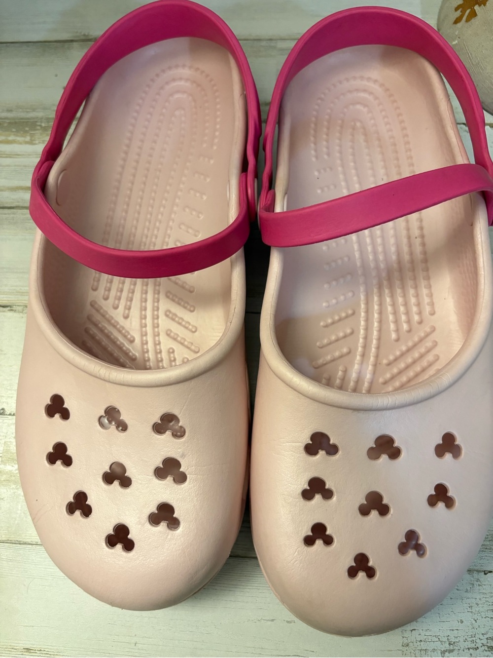 CROCS Disney pink Mary Jane